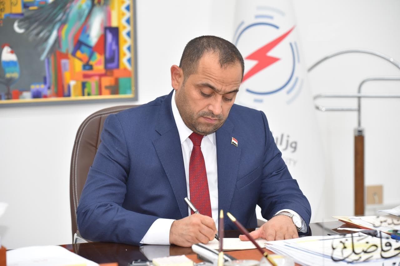 وزير الكهرباء يوجه باتخاذ الإجراءات القانونية الرادعة بحق المعتدين على ملاكات الوزارة