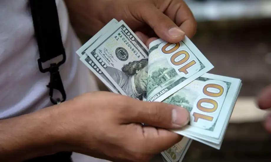 قائمة صباحية بأسعار صرف الدولار في العراق