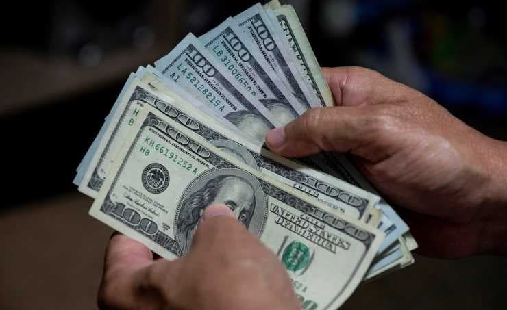 أسعار صرف الدولار تواصل الانخفاض مقابل الدينار العراقي