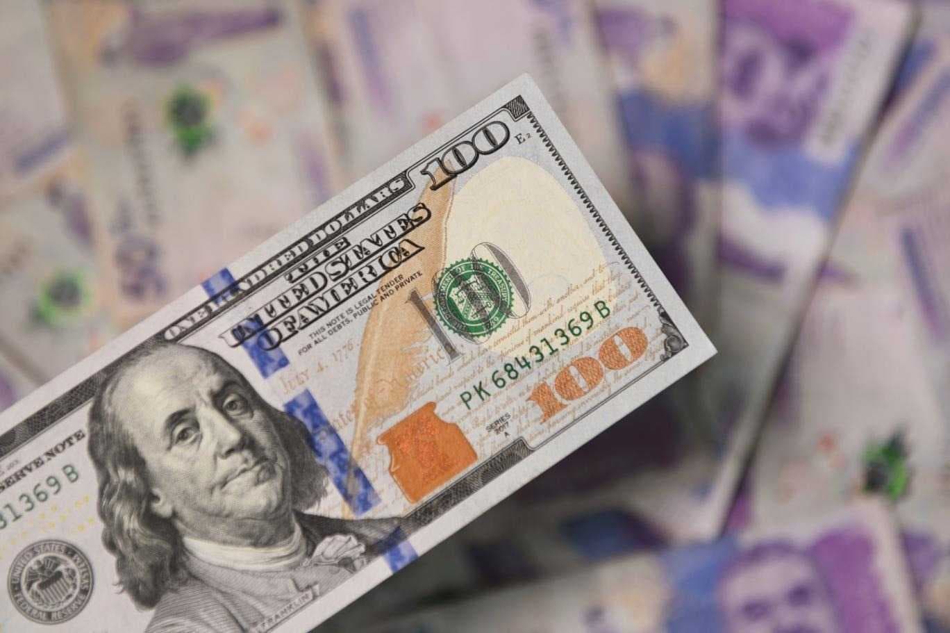 استقرار أسعار صرف الدولار في تعاملات اليوم