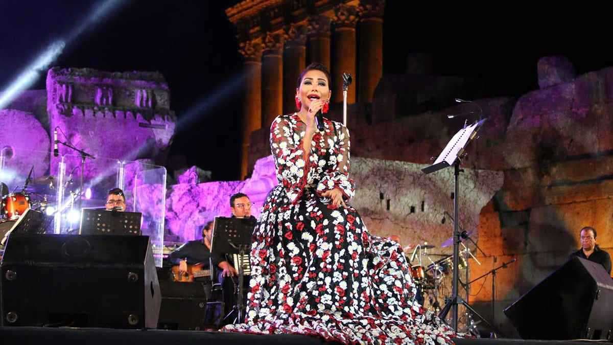 محامي شيرين عبد الوهاب يحسم الجدل بشأن اعتزالها الفن