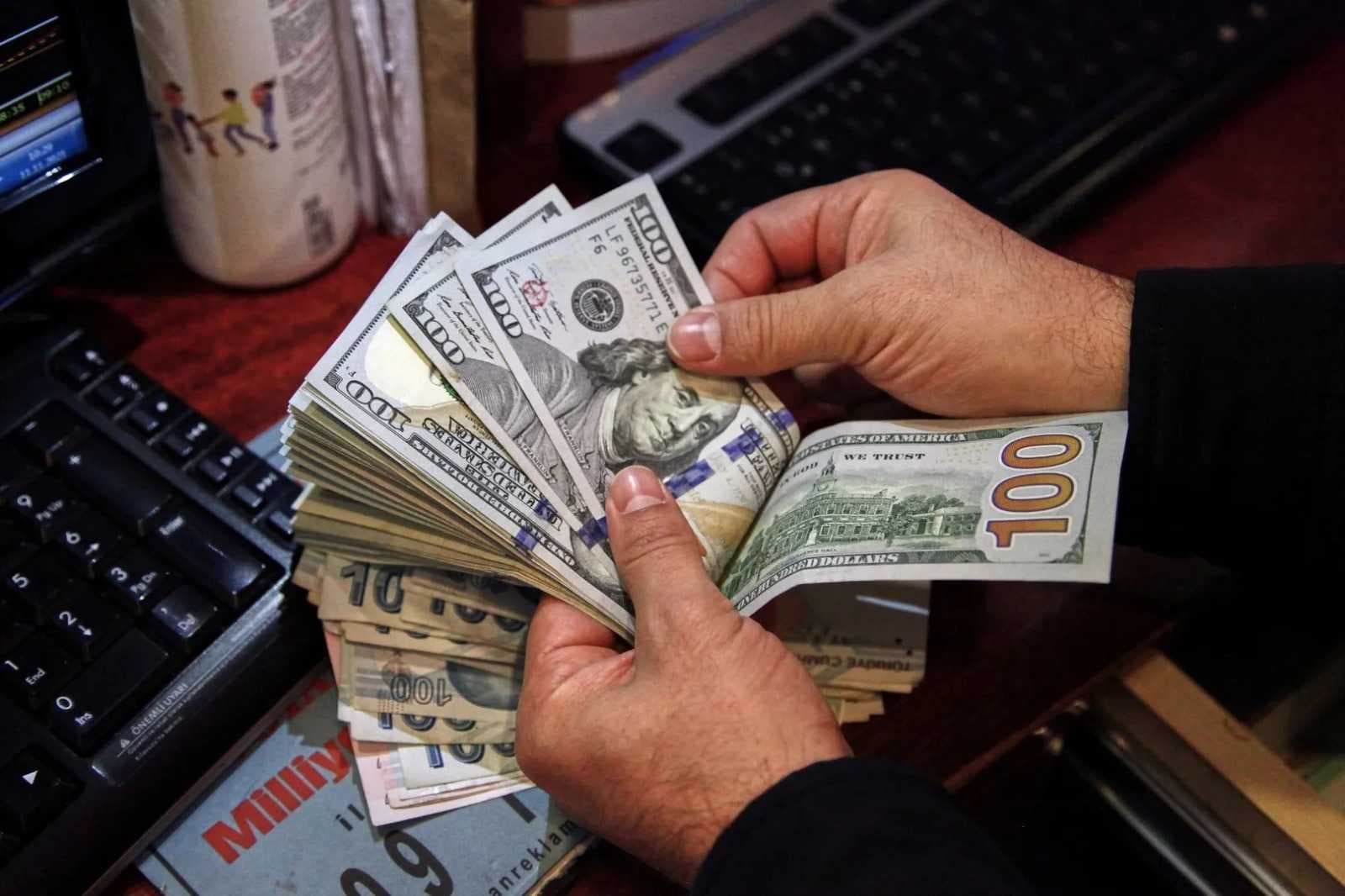ارتفاع جديد.. الدولار عند 154,500 دينار للبيع و153,500 للشراء