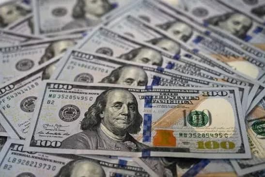 أسعار صرف الدولار تواصل الانخفاض أمام الدينار العراقي