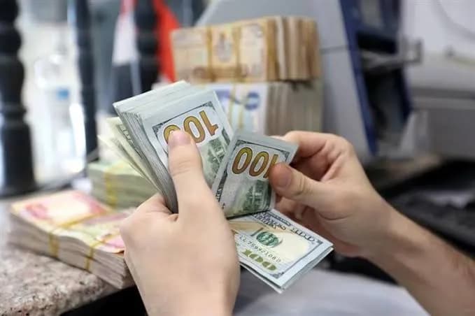 انخفاض طفيف للدولار في الأسواق المحلية وسعر الشراء يستقر عند 152,750 ديناراً