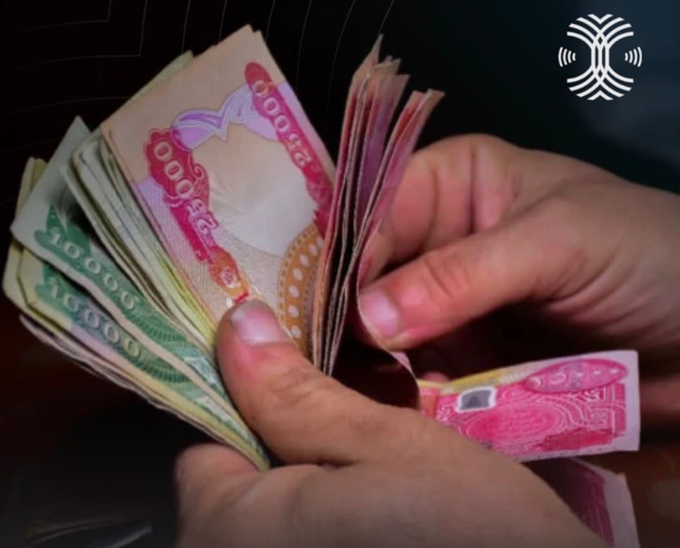 المالية تباشر بتمويل رواتب الموظفين لشهر آب الحالي