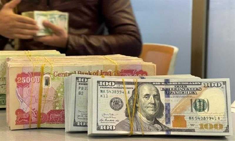 اقتصادي يؤشر أسباب الانخفاض الملحوظ للدولار في العراق