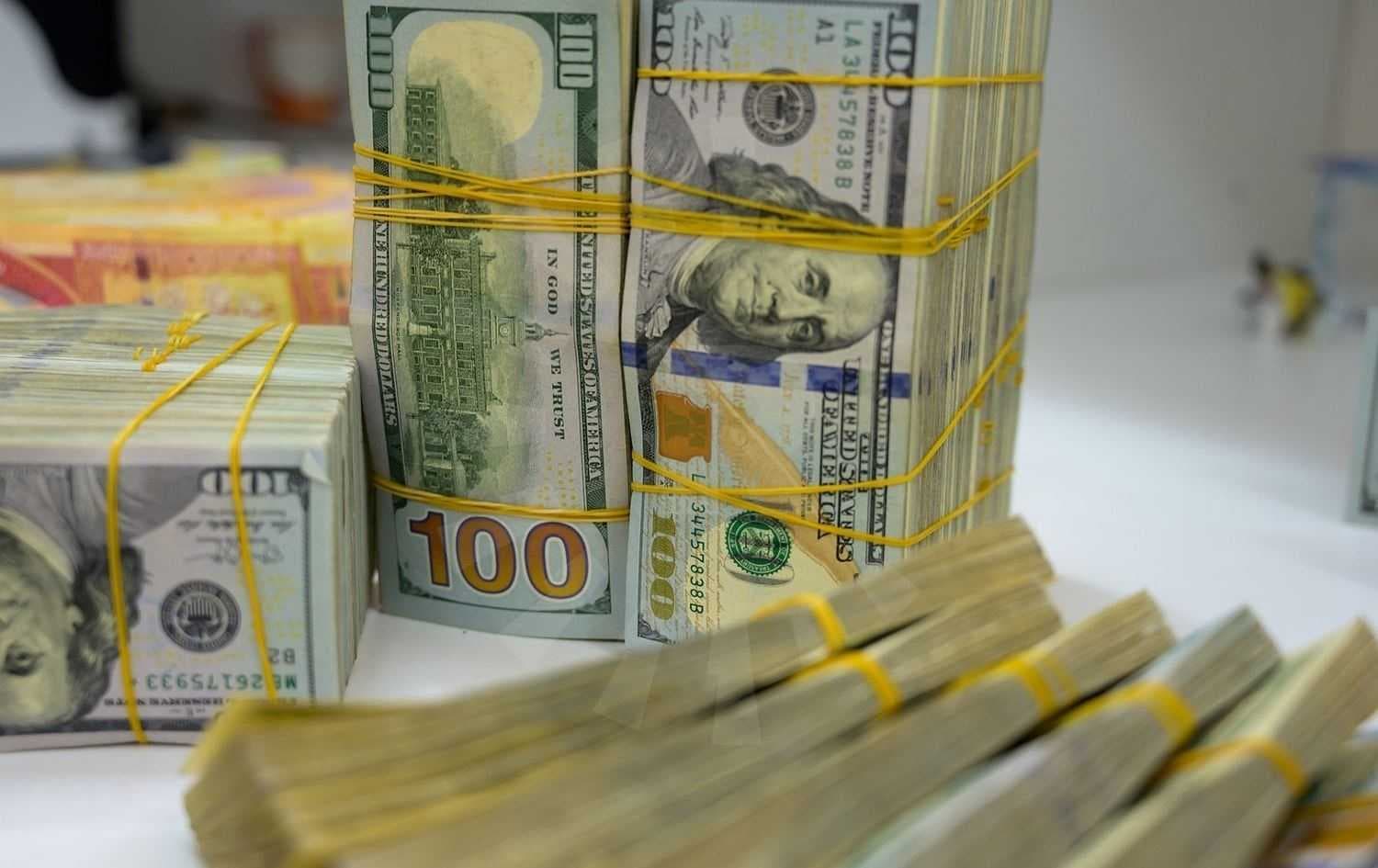 ارتفاع أسعار الدولار مع الإغلاق في نهاية الأسبوع