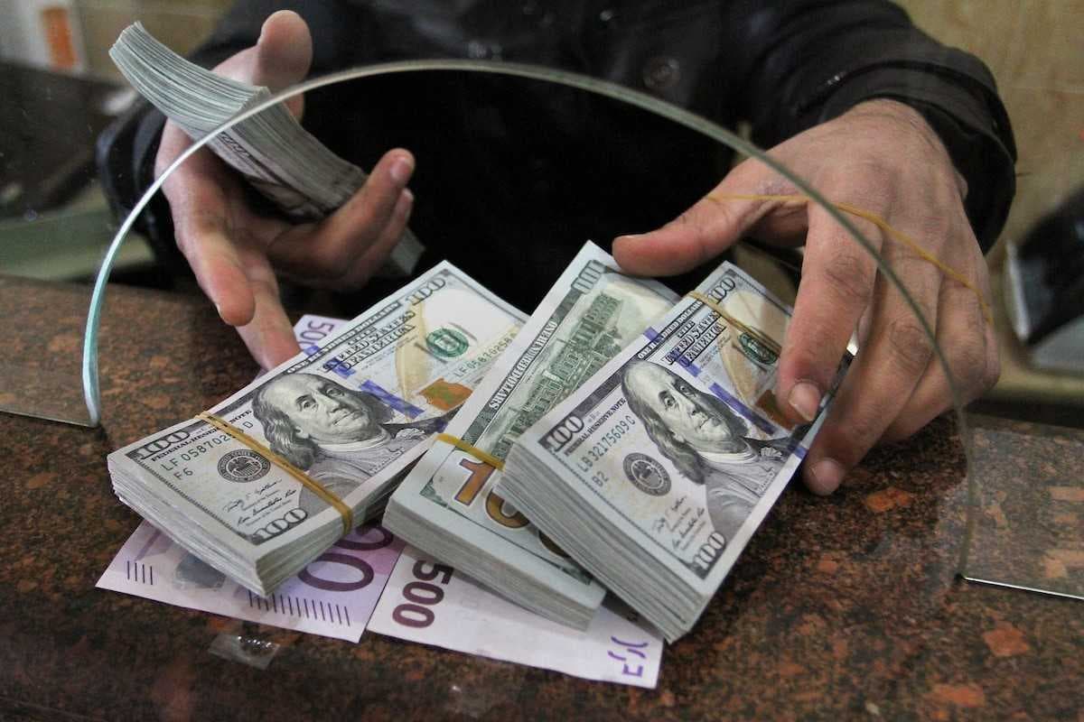 تراجع أسعار الدولار مع إغلاق البورصات المحلية