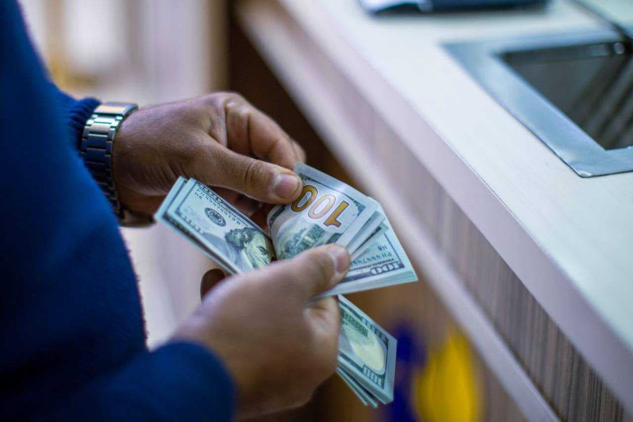 انخفاض ملحوض بأسعار الدولار في بغداد وأربيل مع الإغلاق