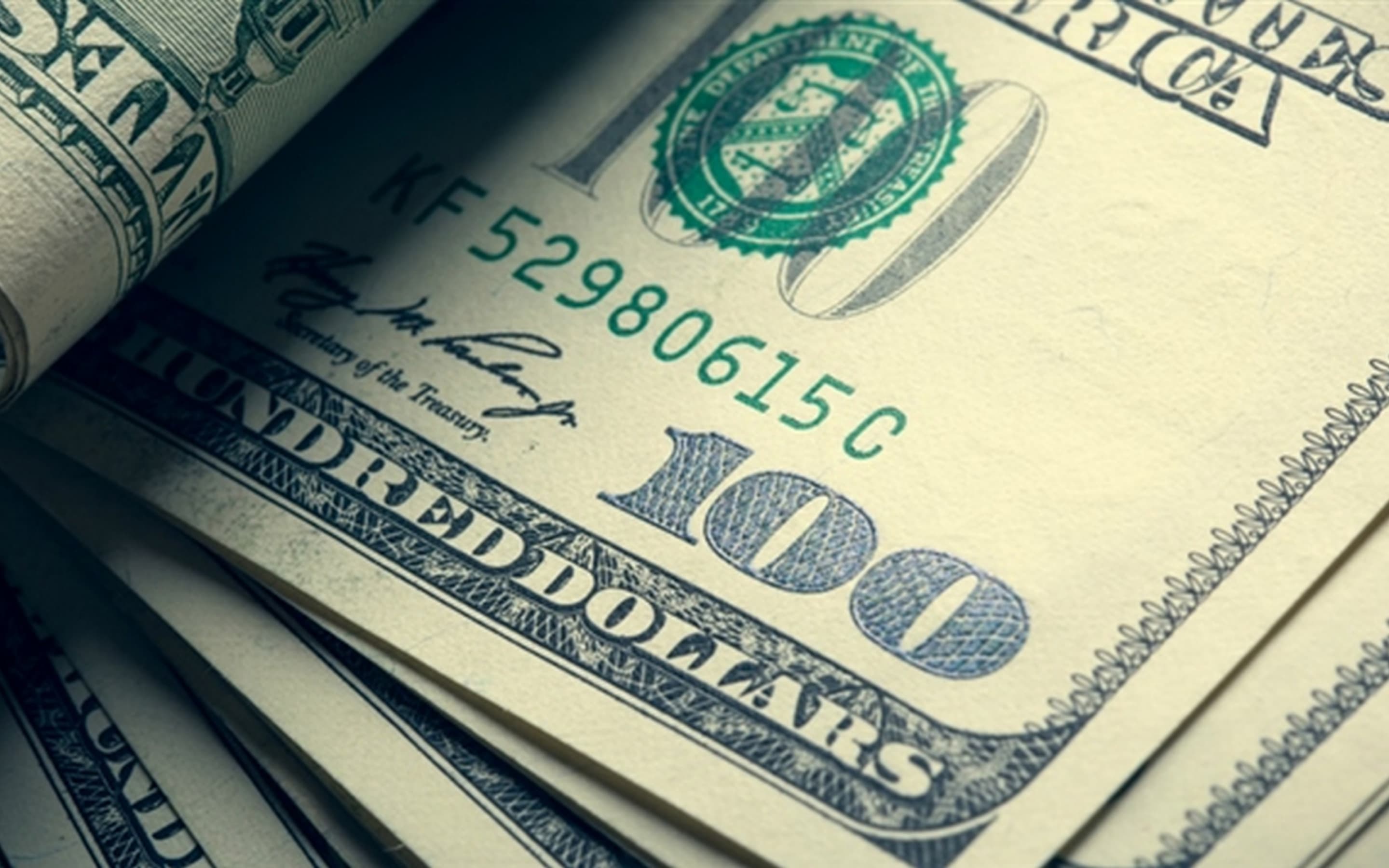 الدولار يتراجع بالتزامن مع إغلاق البورصة