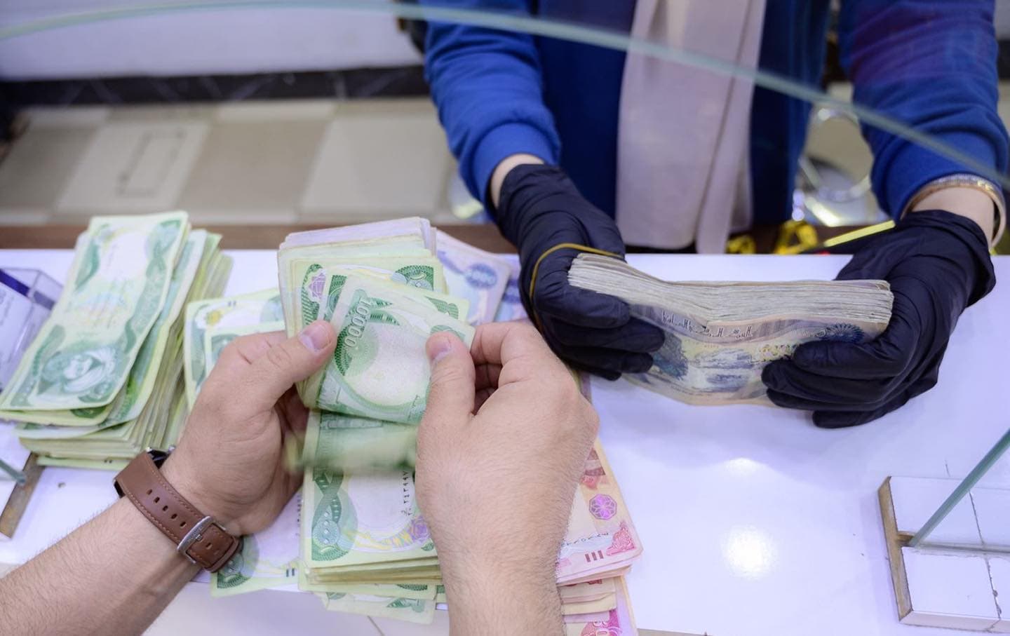 العمل: رفع راتب المعين المتفرغ بداية 2025 إلى 250 ألفاً