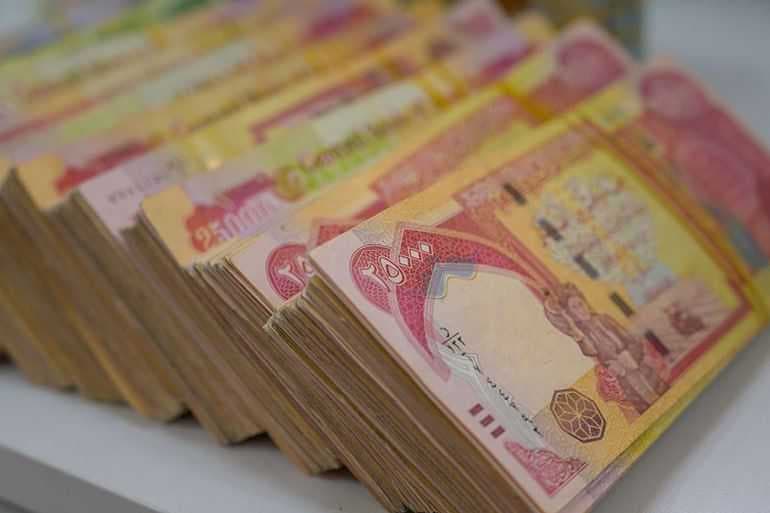 وزارة المالية: إطلاق رواتب الموظفين لشهر نيسان الجاري
