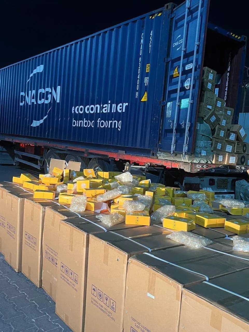 ضبط مستلزمات طبية معدة للتهريب في منفذ ميناء ام قصر