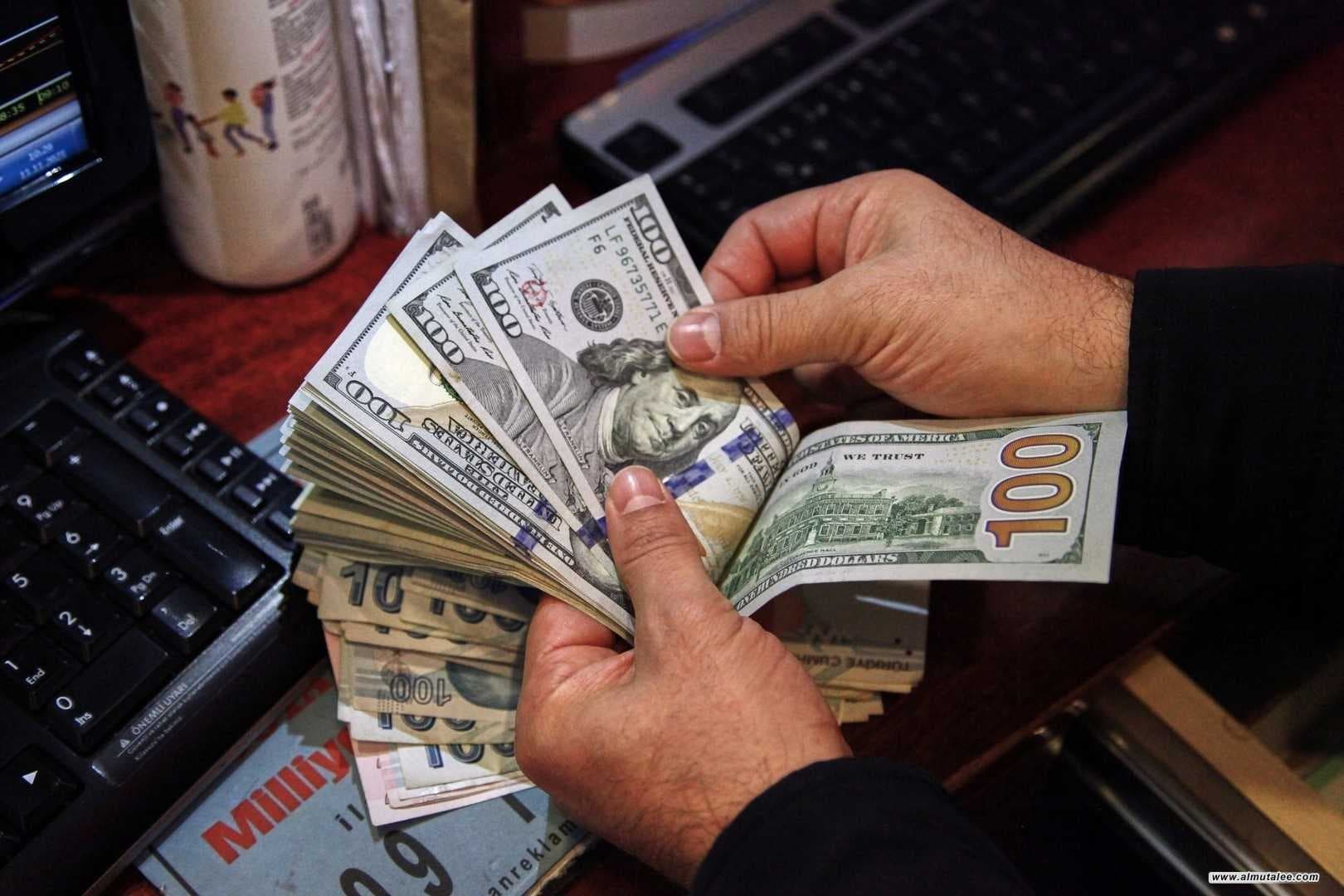 الدولار الأميركي يحلق نحو 154 ألف دينار عراقي لكل 100 دولار في أربيل