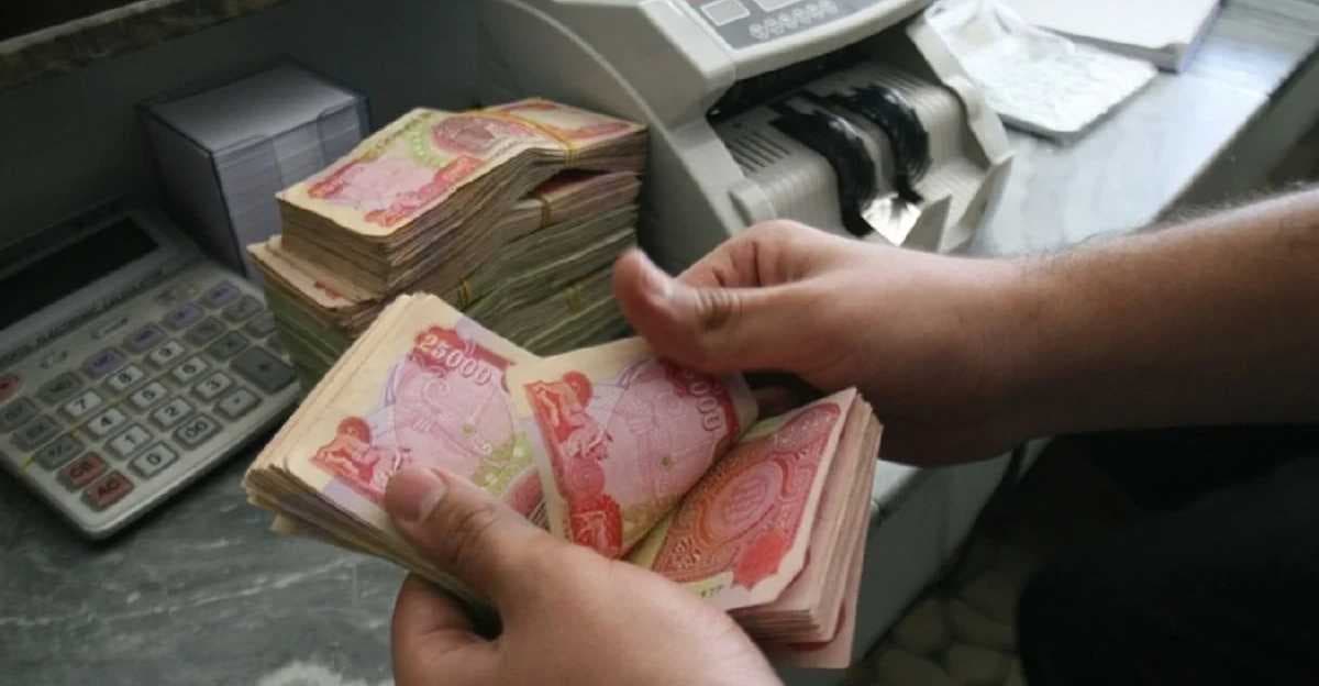 المالية تعلن إطلاق رواتب الموظفين والمتقاعدين كافة
