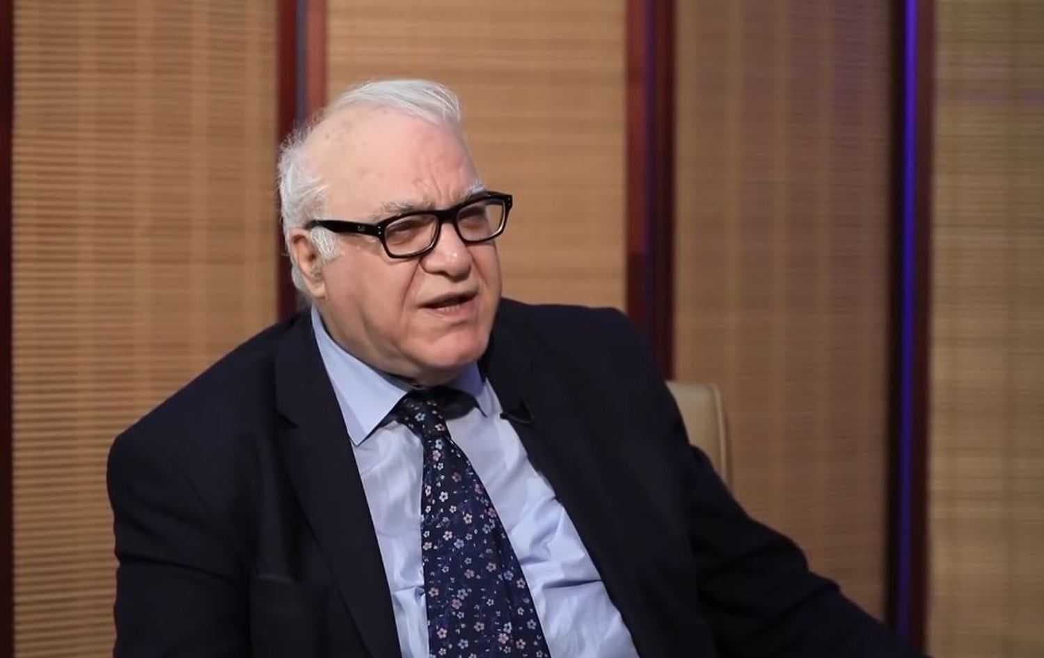 مستشار رئيس الوزراء: الرواتب مؤمَّنة بالكامل ولا أزمة مالية