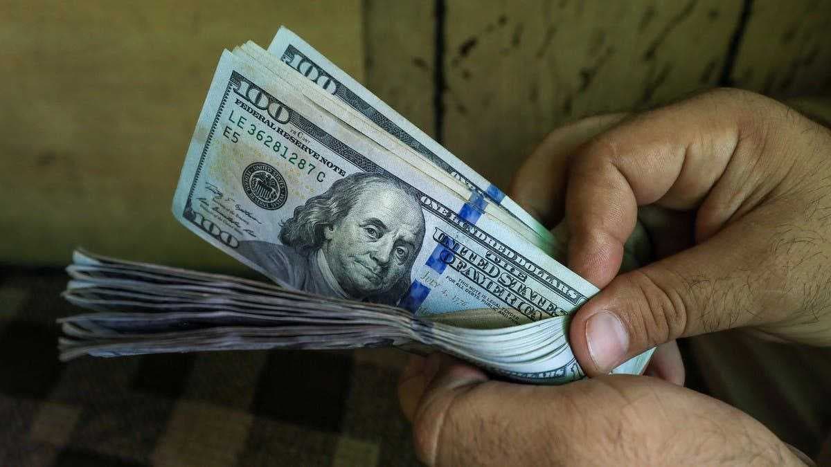 الدولار يتجاوز حاجز 150 ألف دينار في أسواق بغداد