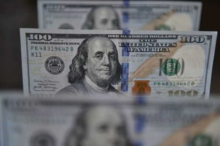 أسعار الصرف في العراق تتراجع إلى 151,250 ديناراً لكل 100 دولار
