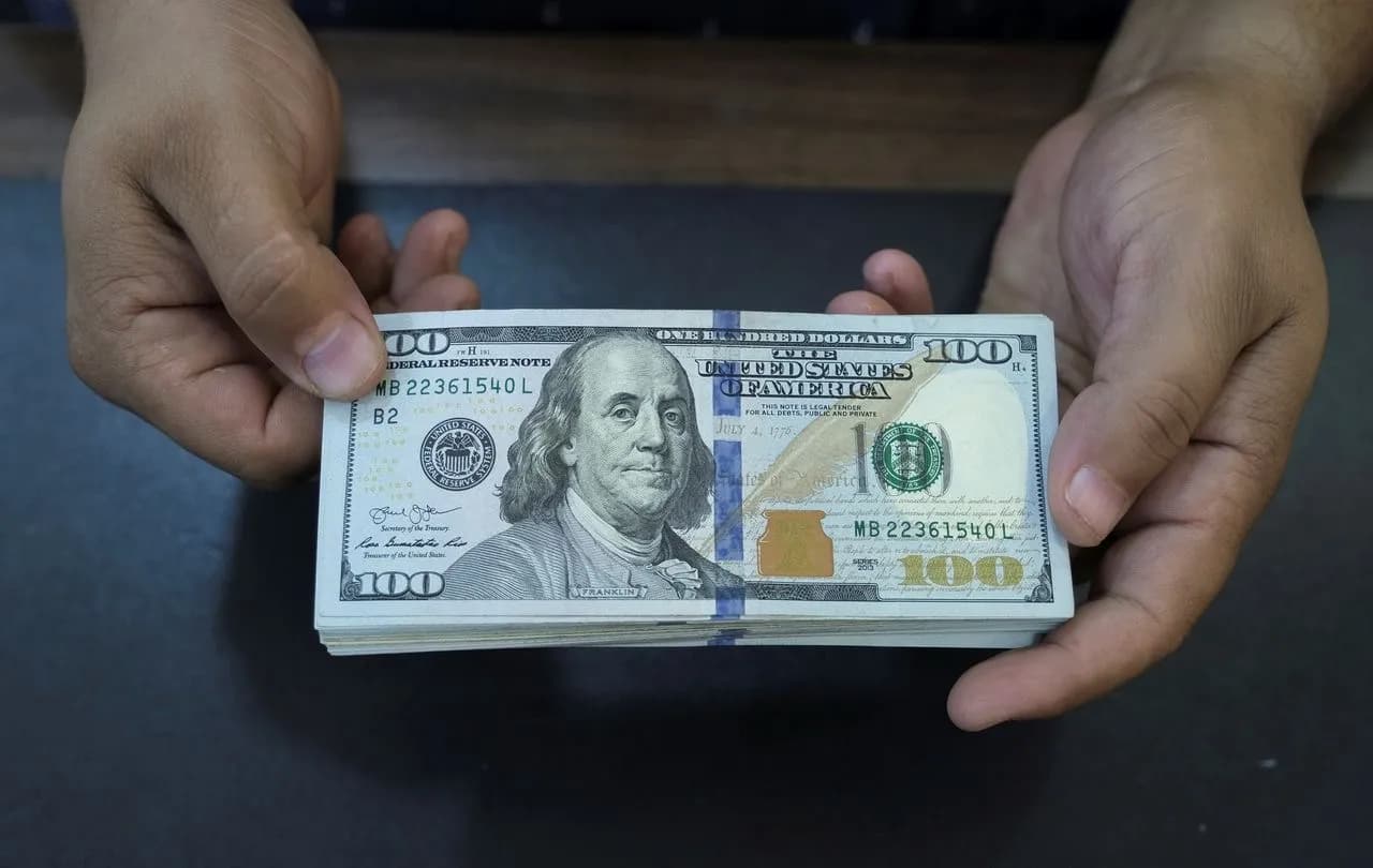 ثبات أسعار صرف الدولار عند 153750 ديناراً عراقياً